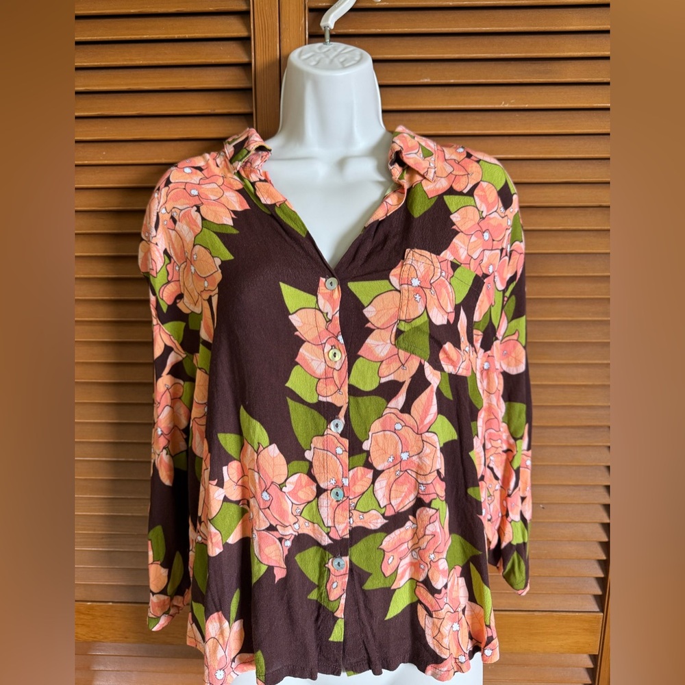 Fighting Eel Top Tiana in Walnut Bougainvillea (gently used